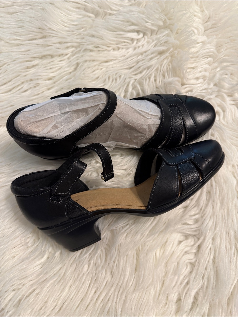 Clarks Black Low Heel Mary Jane Pumps size 8.5 BNWOT see all photos - Picture 1 of 8